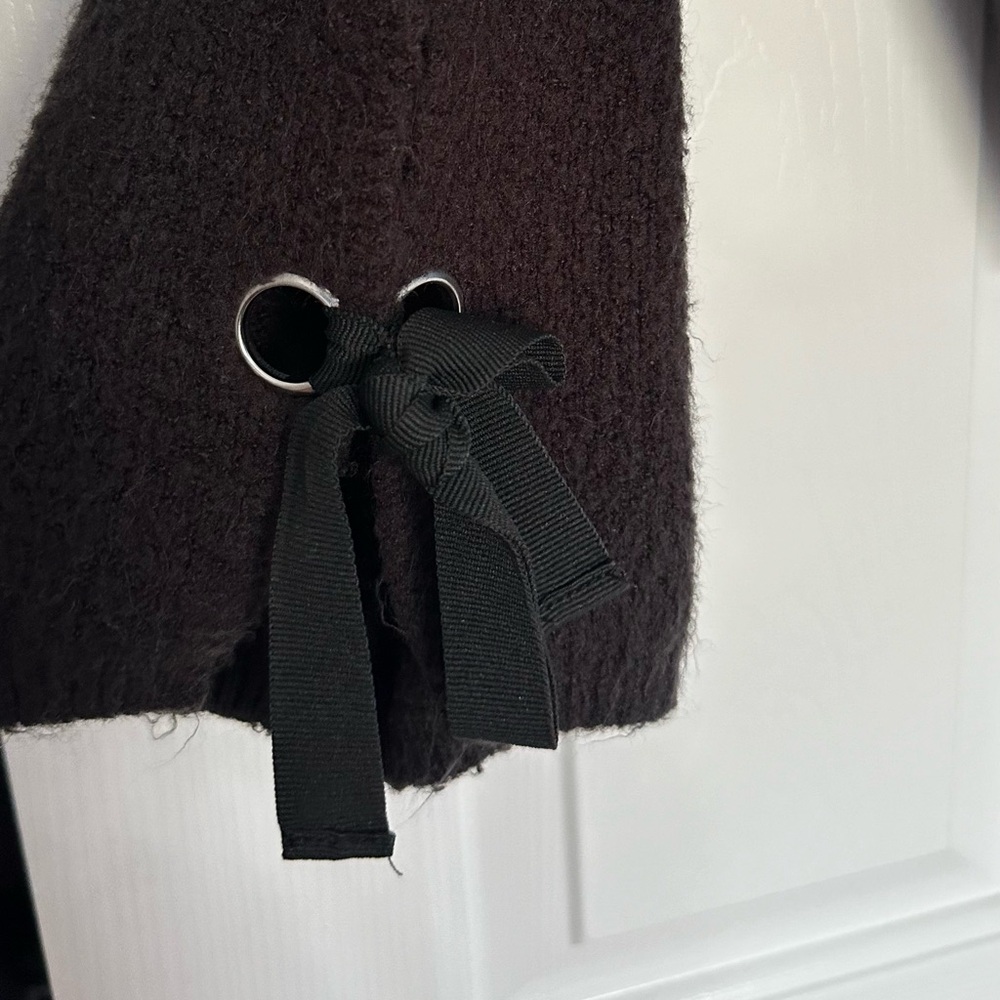 black sweater - Picture 5 of 5